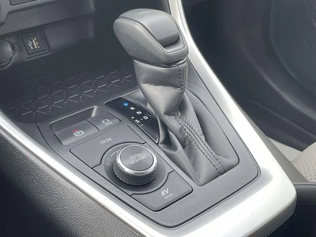 Certified Used 2025 Ice Toyota XLE image 30