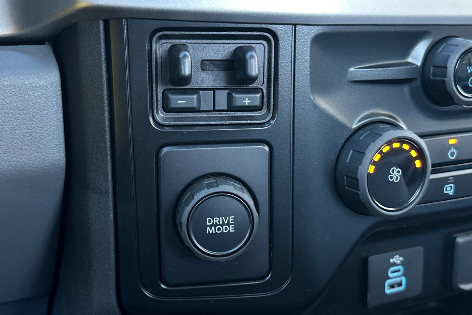 2024 Ford F-450 Super Duty Chassis Cab XL - Photo 25