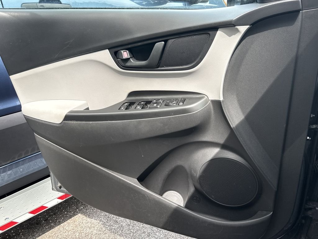 Used 2023 Gray Hyundai SEL image 7