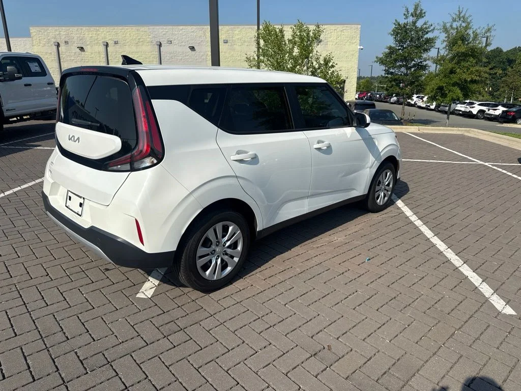 Used 2024 White Kia LX image 7