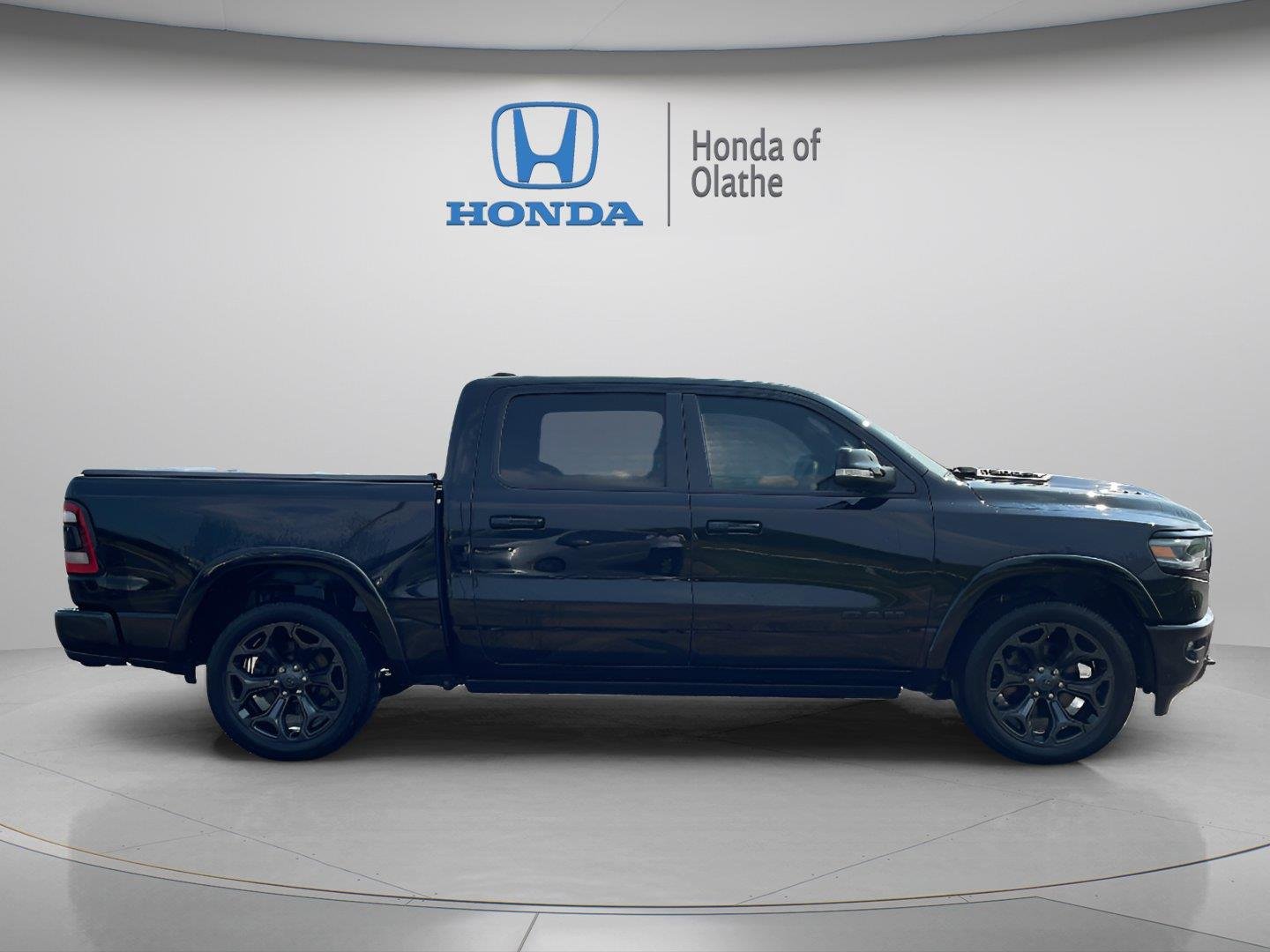 Used 2020 RAM Ram 1500 Pickup Limited with VIN 1C6SRFHTXLN394721 for sale in Kansas City