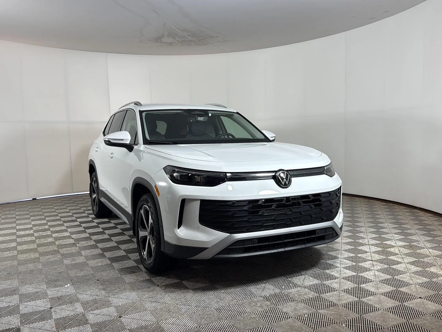 2026 Volkswagen Tiguan 2.0T SE 4Motion's photo