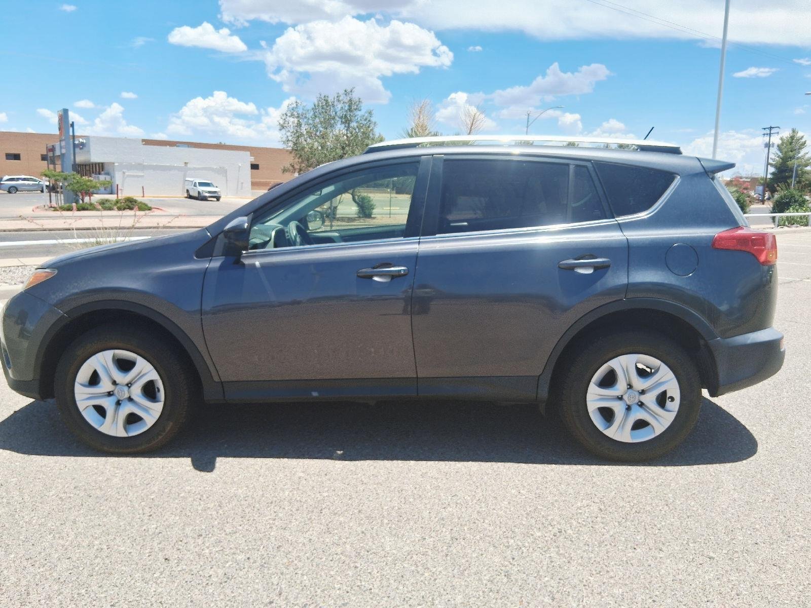 Used 2015 Toyota RAV4 LE with VIN JTMZFREV1FJ053078 for sale in Sierra Vista, AZ