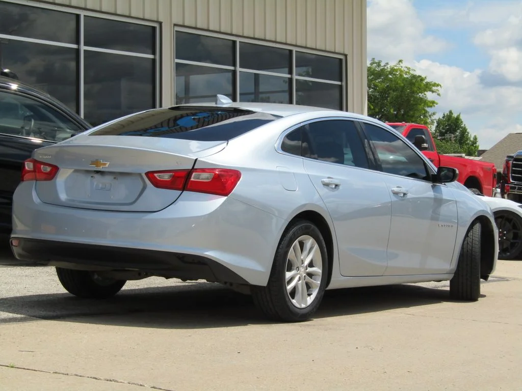 Used 2018 Blue Chevrolet LT image 3