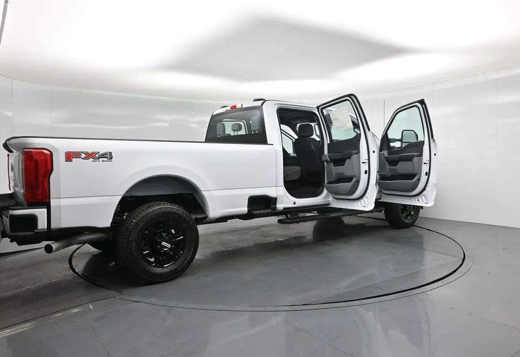 New 2026 Oxford White Ford XL image 5
