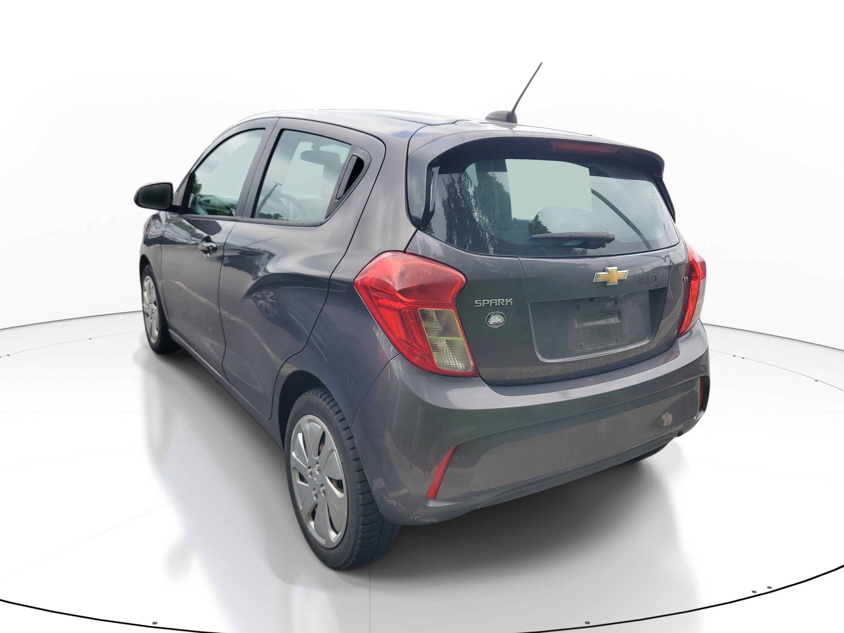 Used 2016 Silver Chevrolet LS image 7