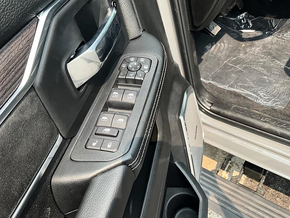 New 2026 Ceramic Gray Clear-Coat Exterior Paint RAM Laramie image 13