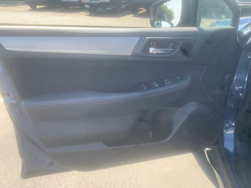 Used 2019 Abyss Blue Pearl Subaru 2.5i Premium image 10