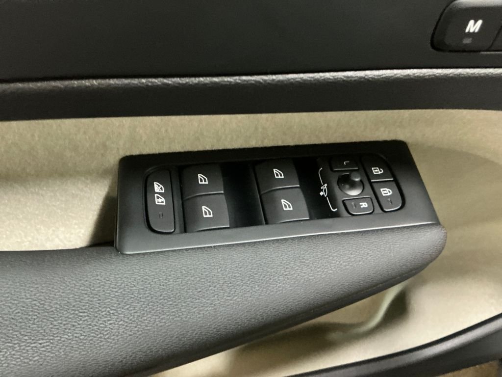 New 2026 Black Volvo B5 Ultra image 11