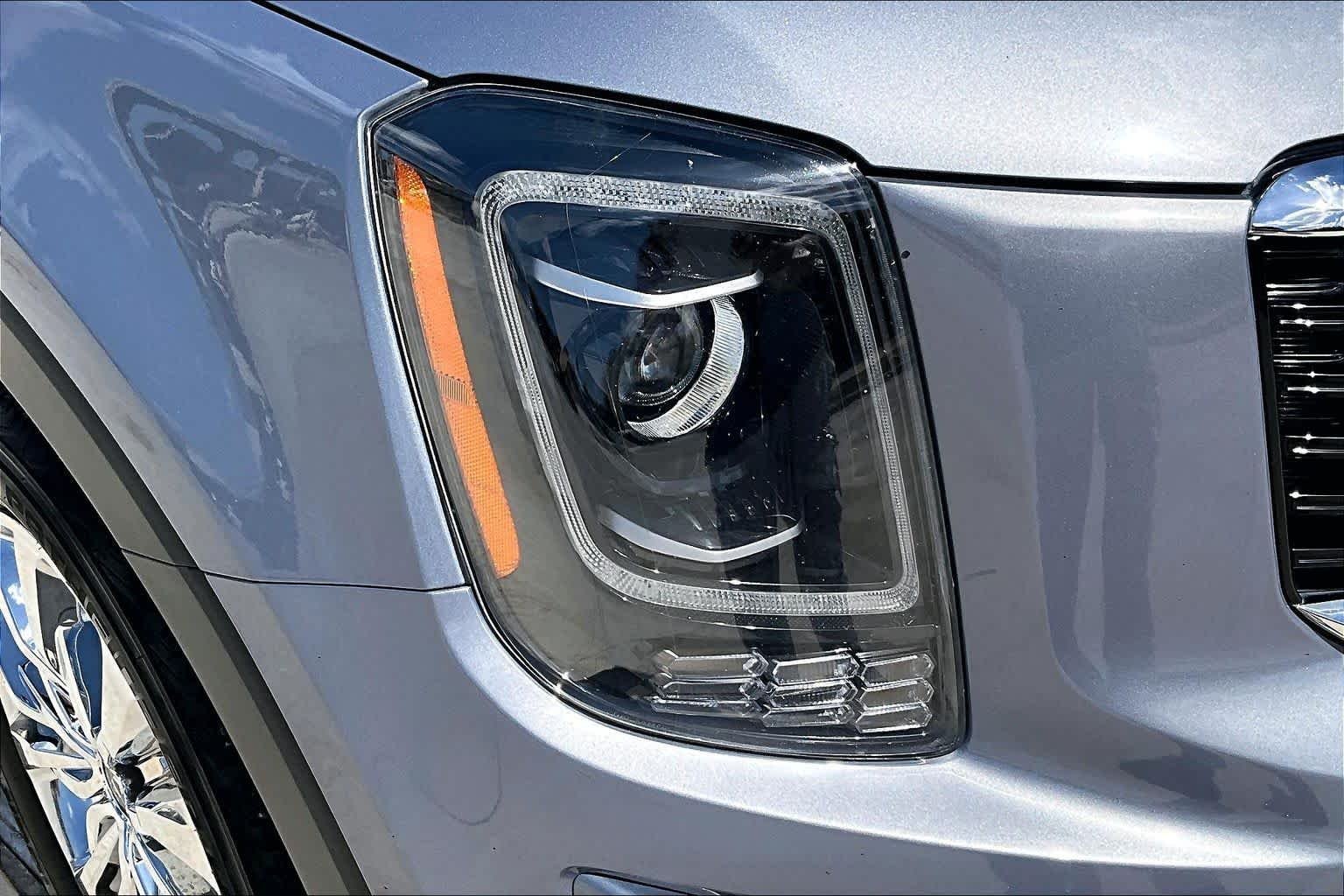 Used 2022 SILVER Kia LX image 26