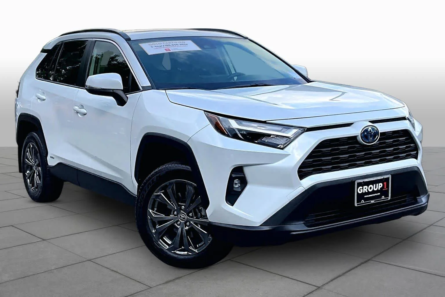 Certified Used 2024 Wind Chill Pearl Toyota Hybrid XLE Premium image 3