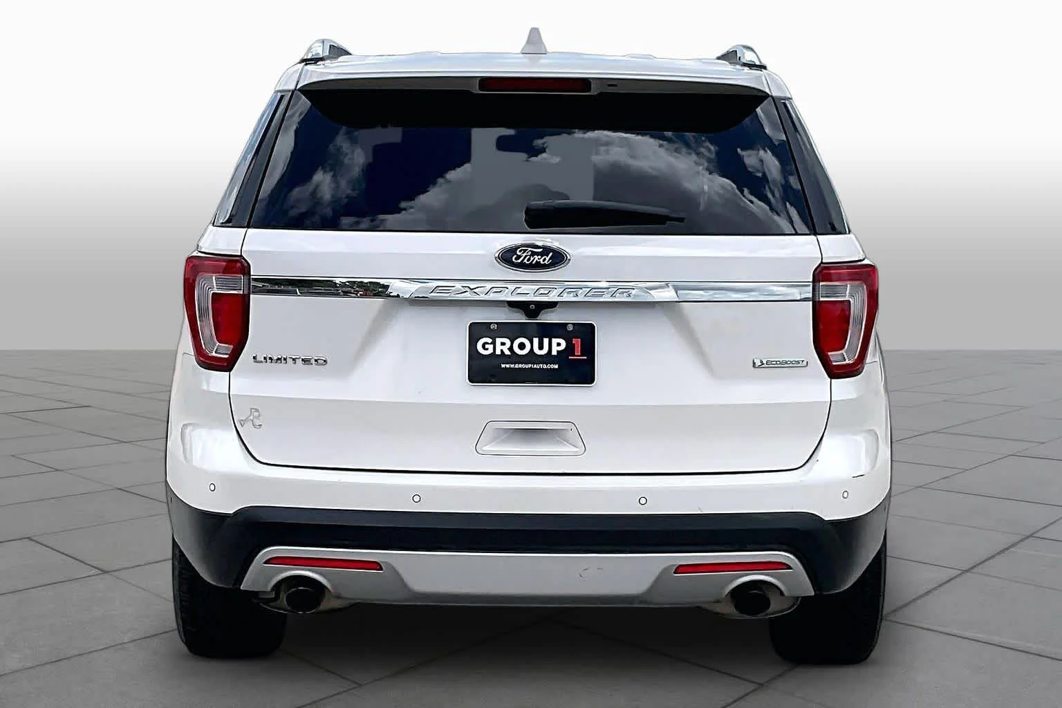 Used 2017 White Platinum Metallic Tri-Coat Ford Limited image 5