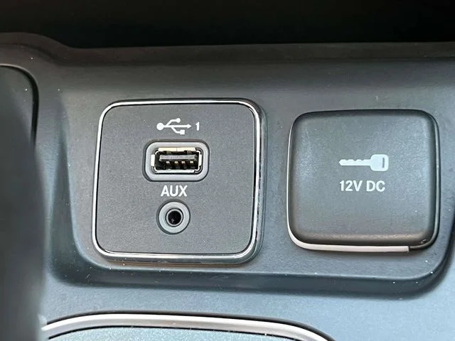 Used 2019 Diamond Black Jeep Trailhawk image 32