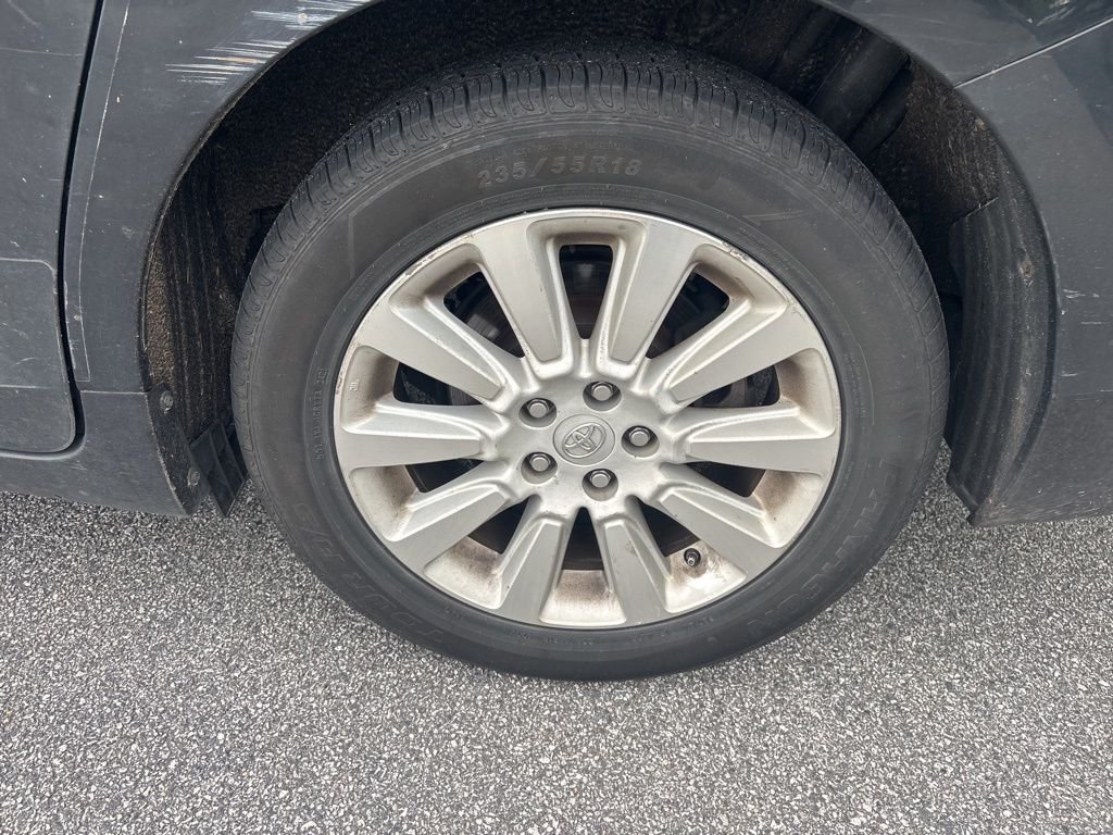 Used 2013 Black Toyota XLE image 27