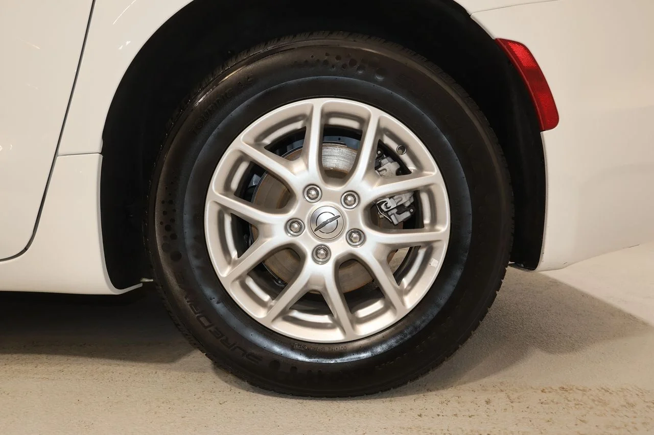 2024 Chrysler Pacifica Touring L - Photo 29