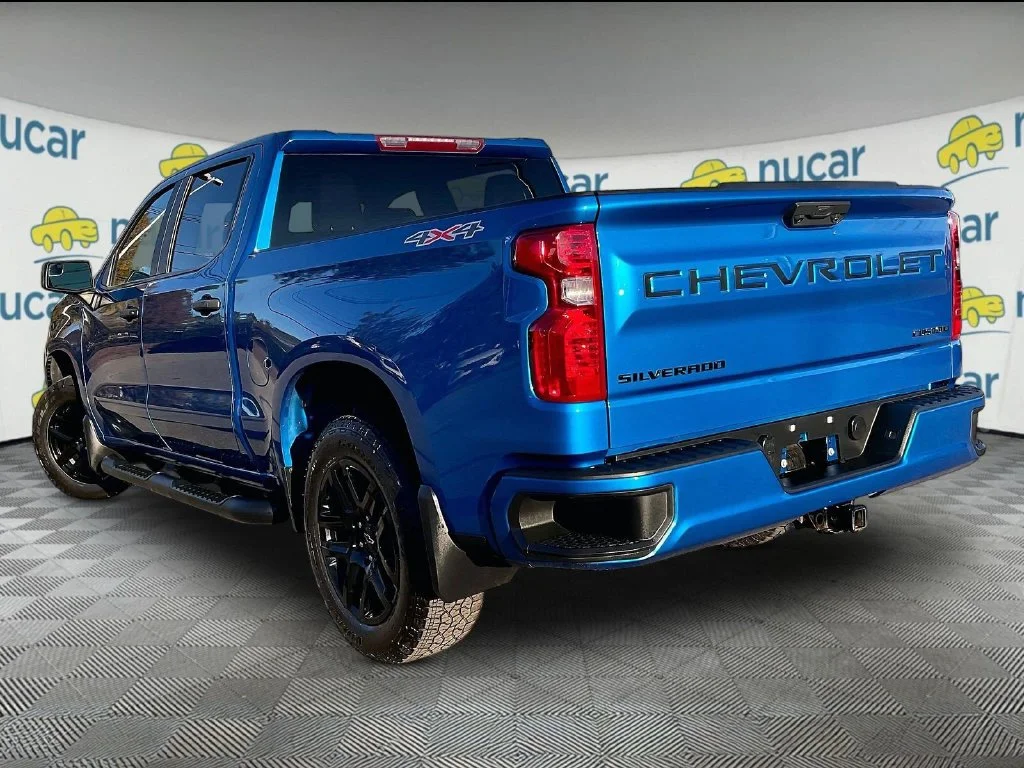 Used 2023 Blue Chevrolet Custom image 4