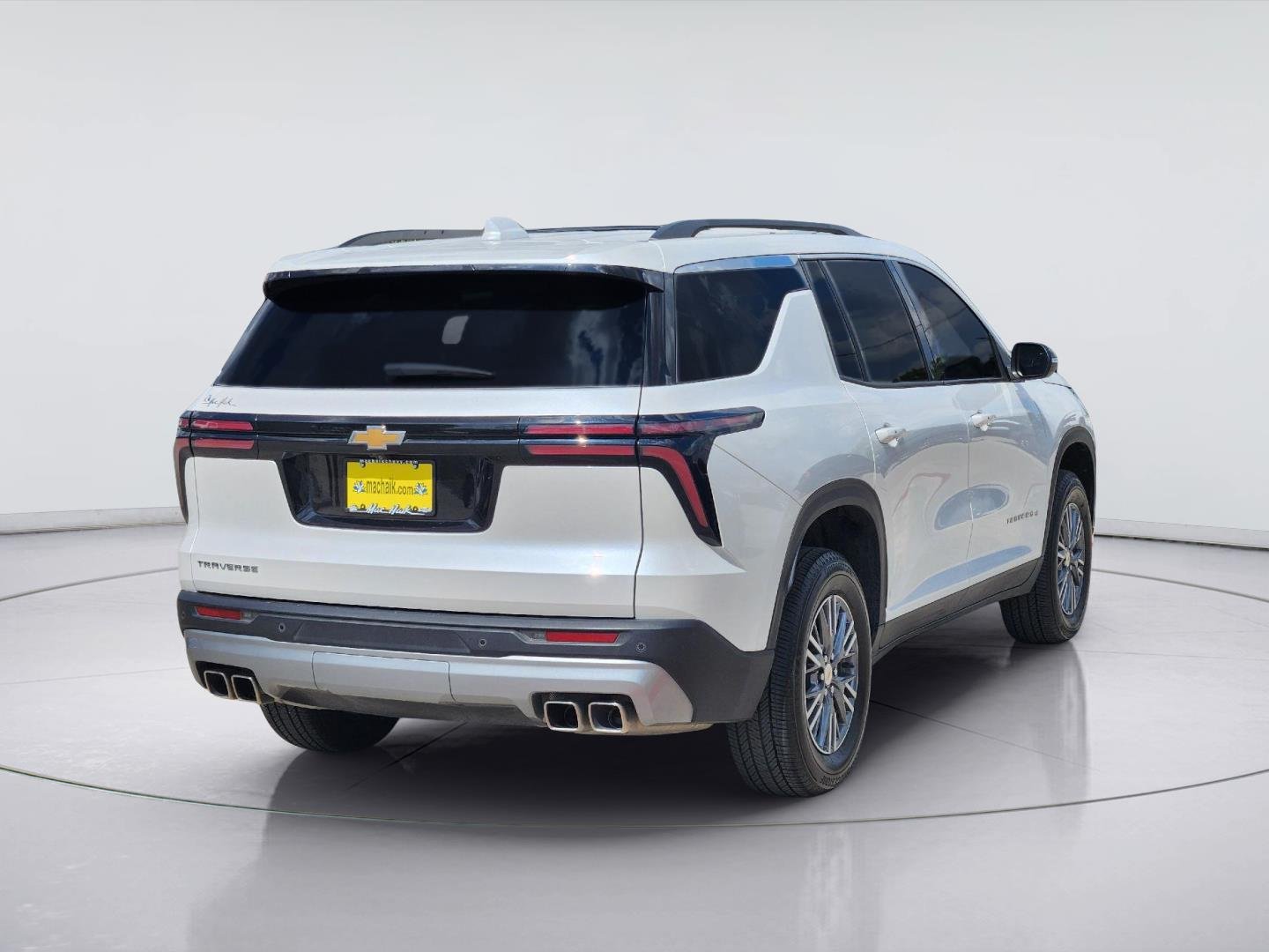 Certified Used 2025 Iridescent Pearl Tricoat Chevrolet LT image 5