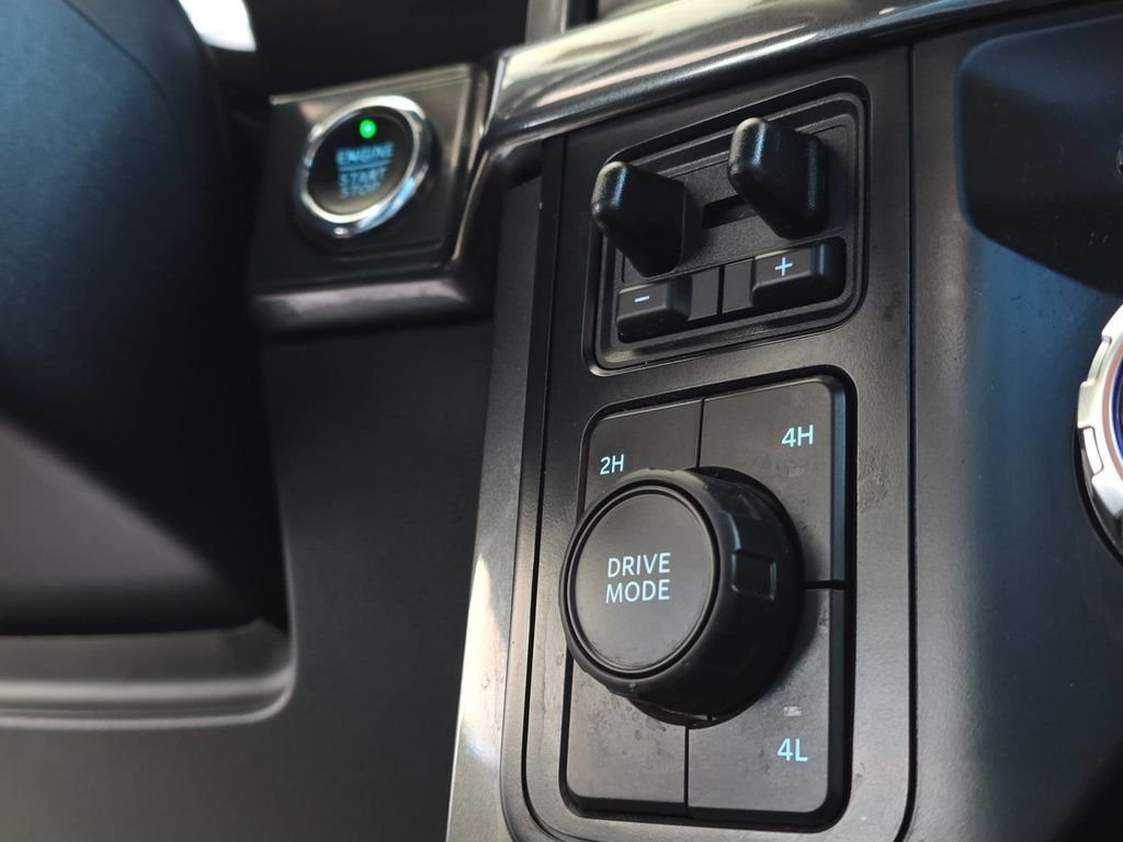 Used 2023 Black Ford XLT image 22