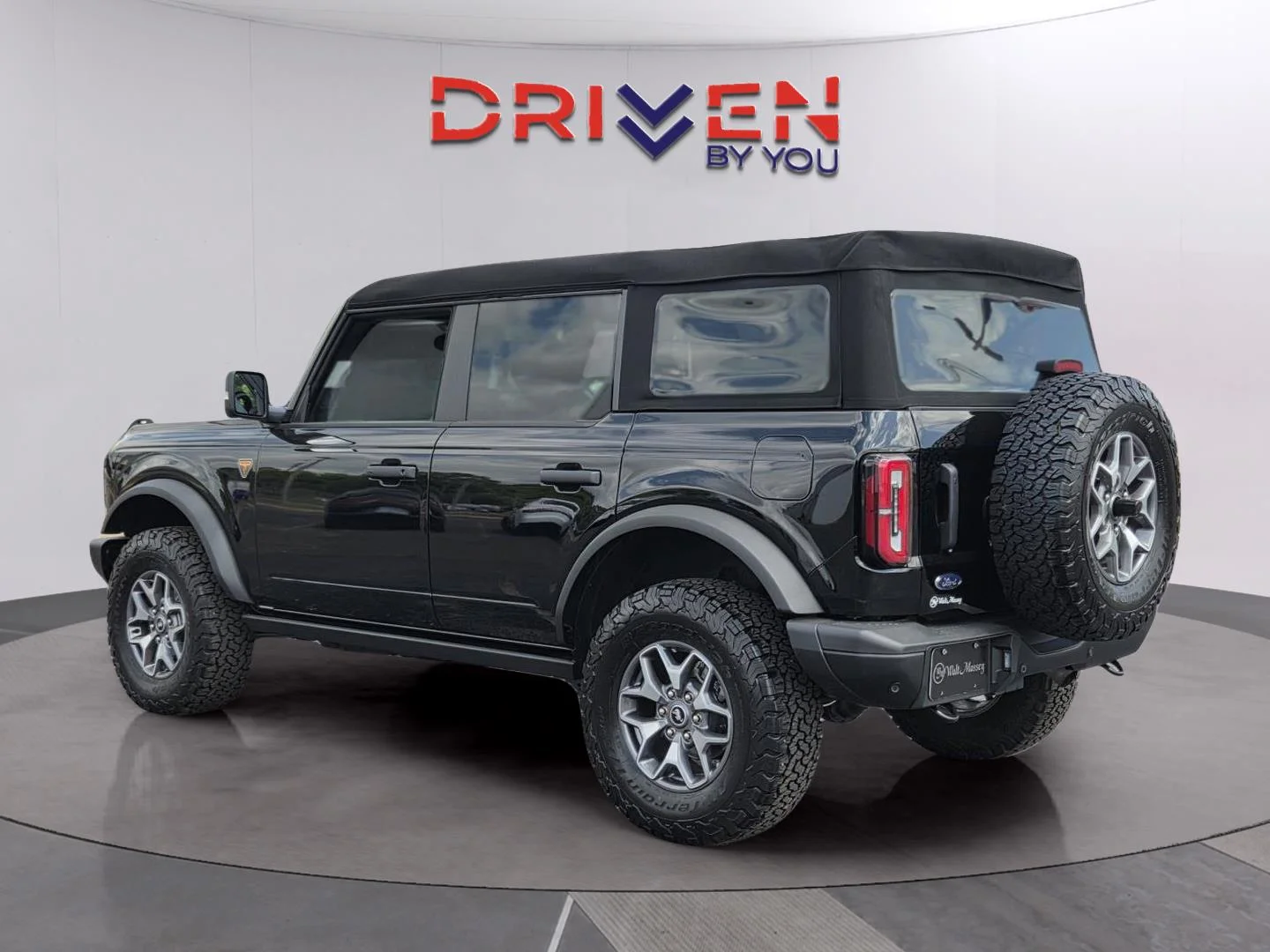 Used 2025 Shadow Black Ford Badlands image 3