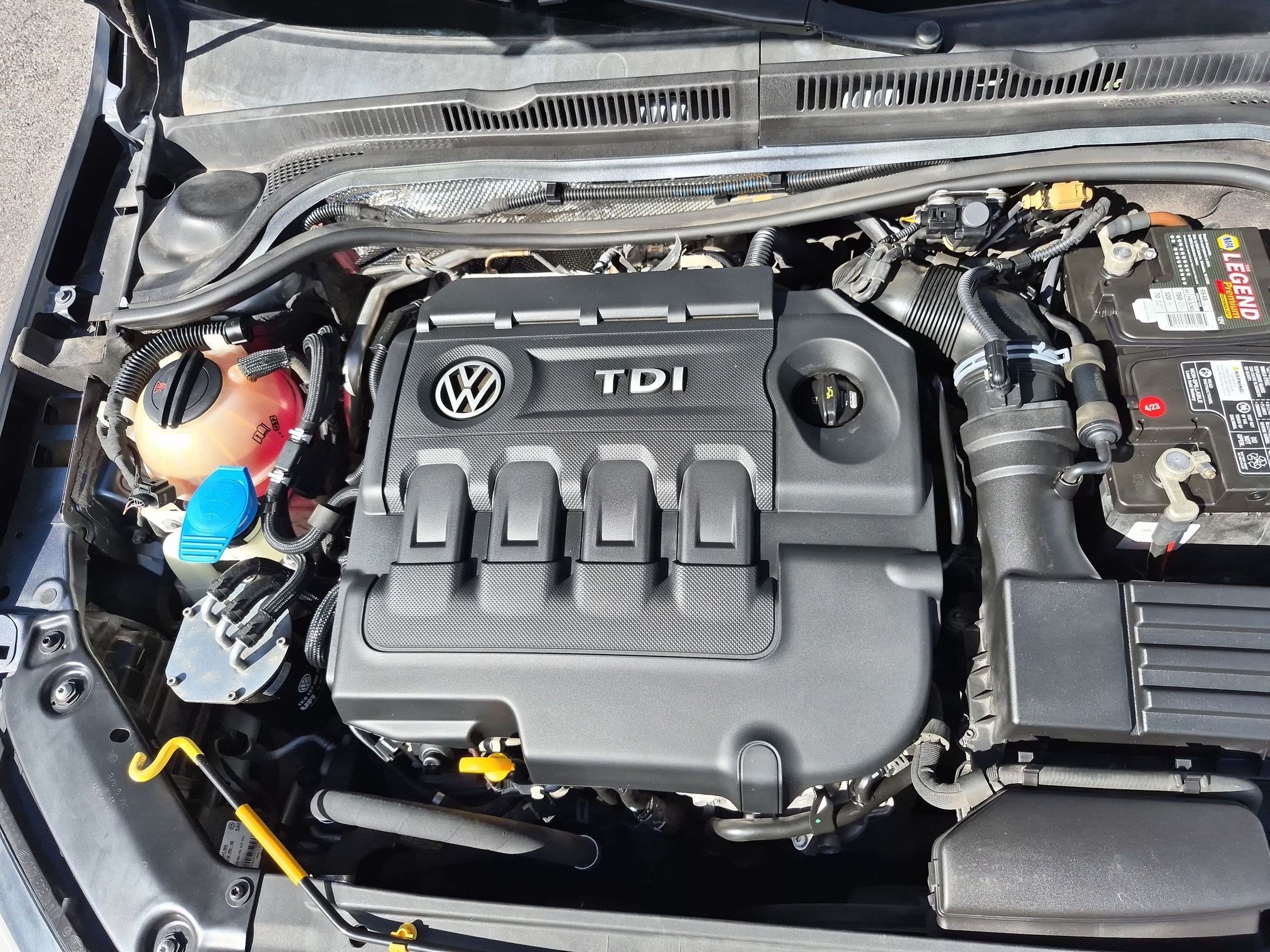 Used 2015 Platinum Gray Metallic Volkswagen 2.0L TDI SE w/Connectivity image 32