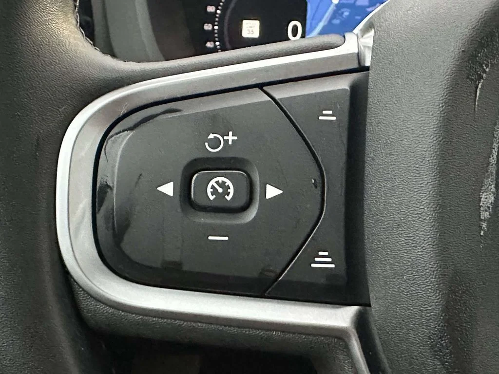 Used 2025 White Volvo Core image 9