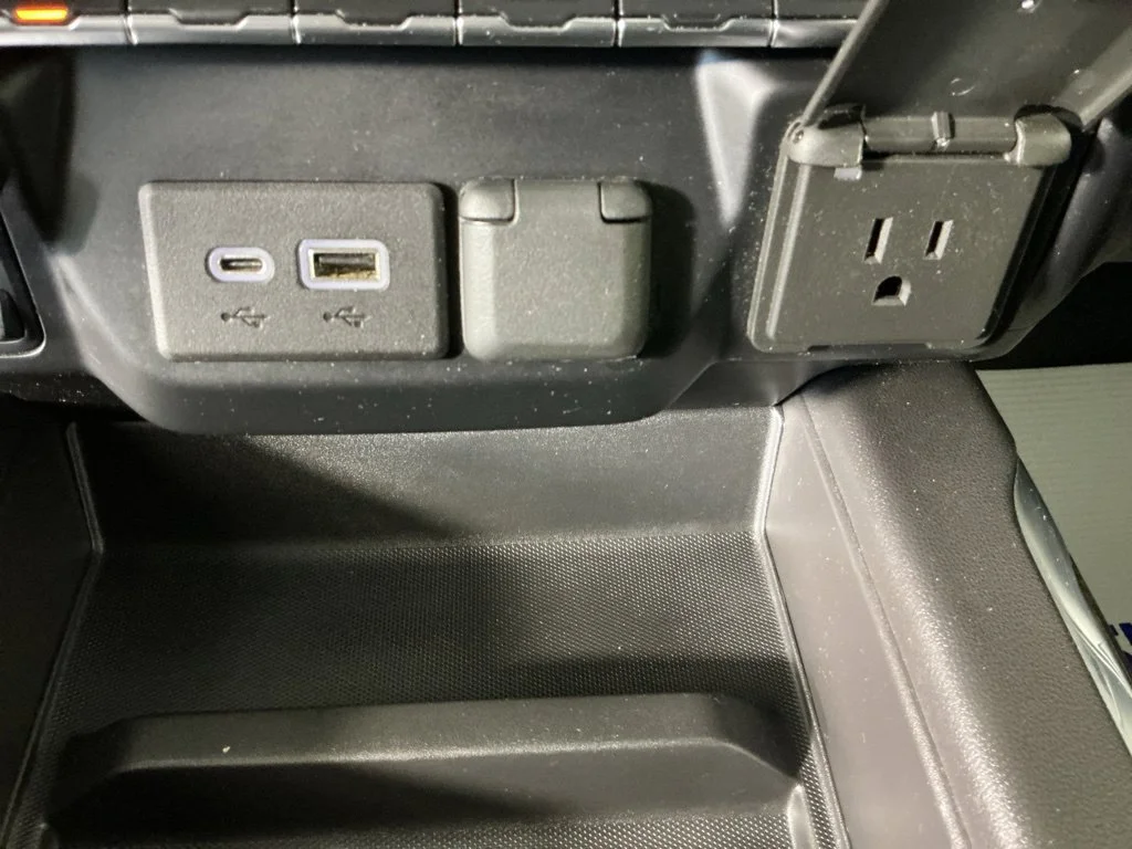 Used 2021 SUMMIT WHITE Chevrolet RST image 28