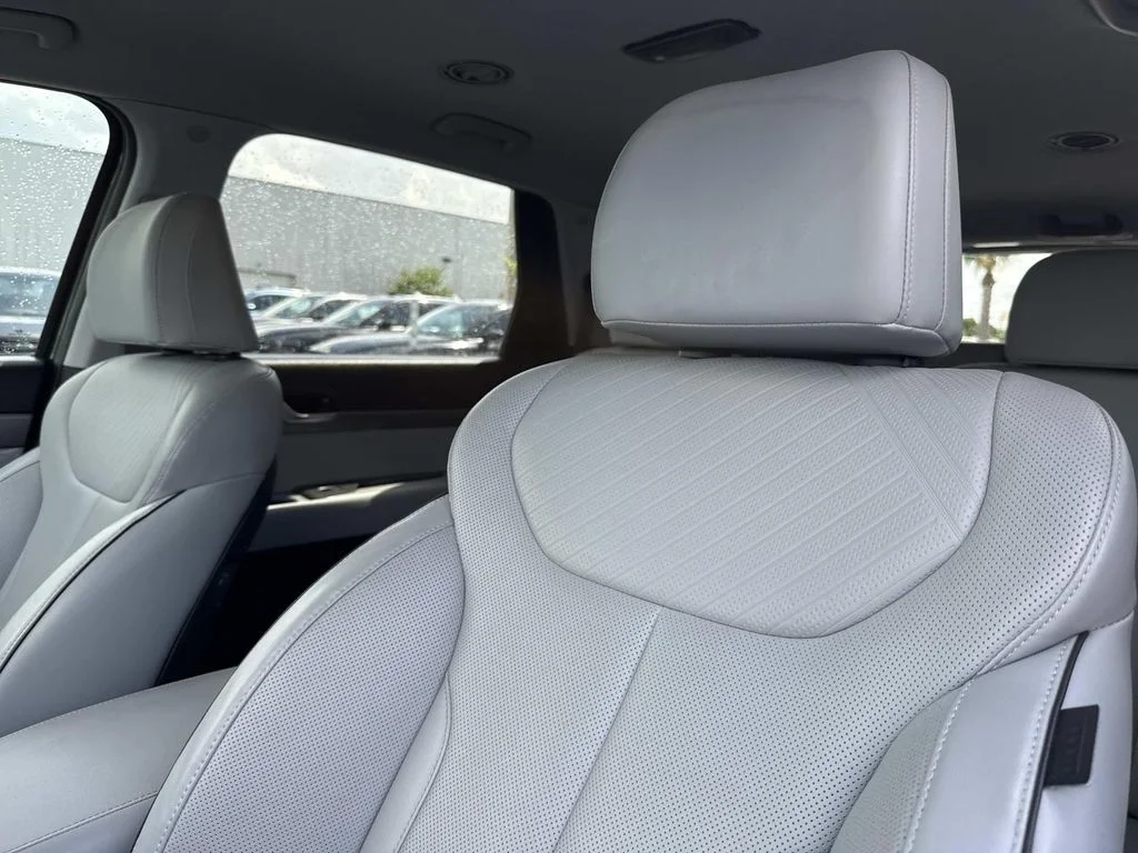 Used 2023 Black Hyundai SEL image 25