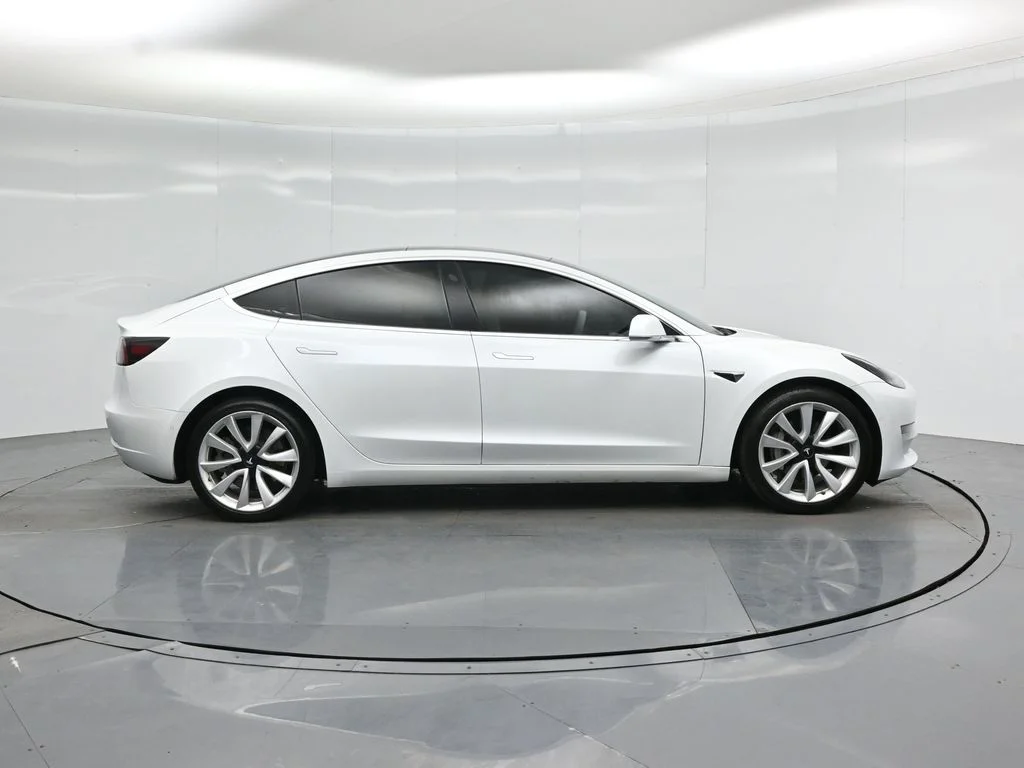 Used 2020  Tesla Standard Range Plus image 21