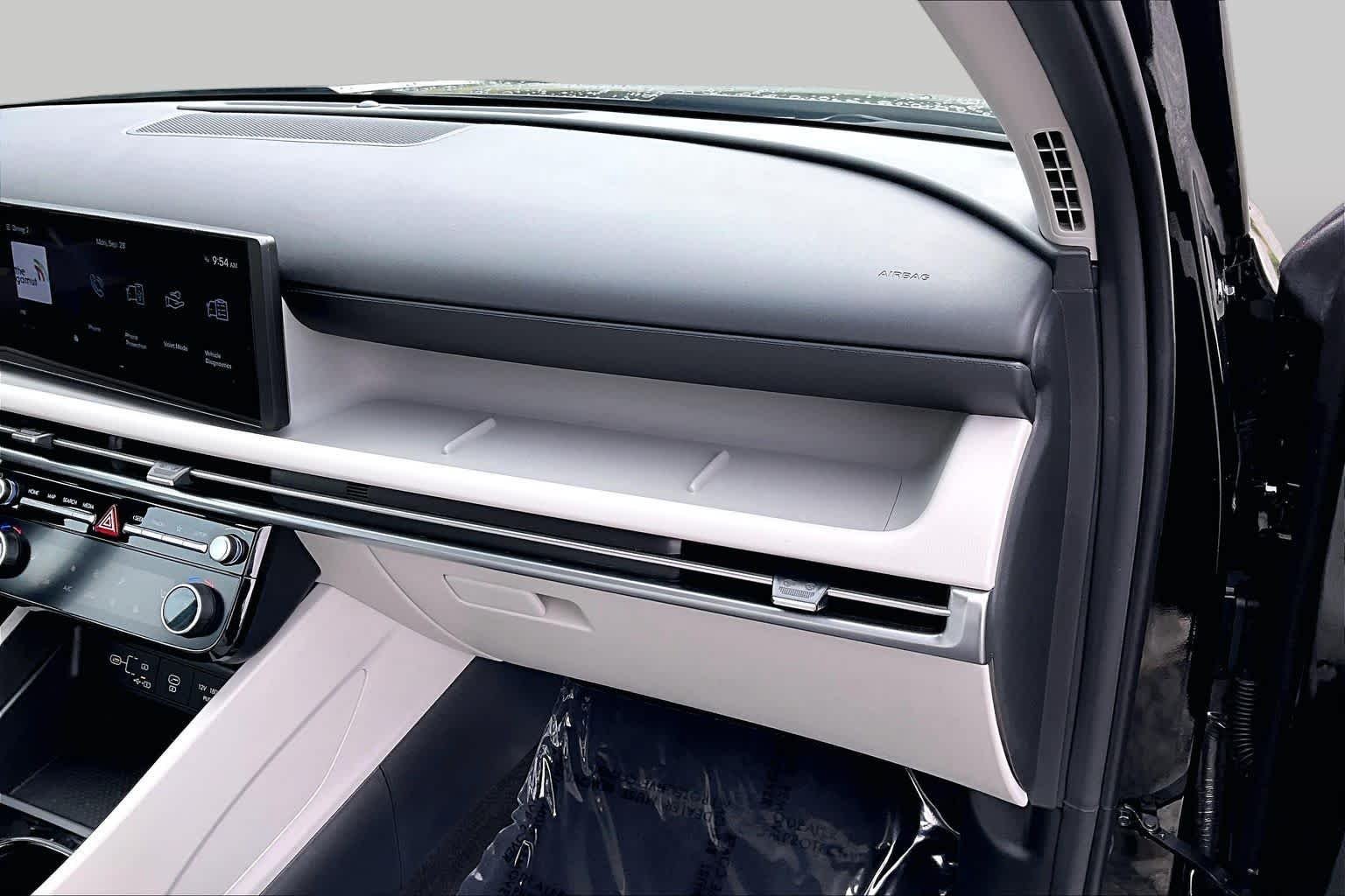 Used 2026 Phantom Black Hyundai SEL image 18