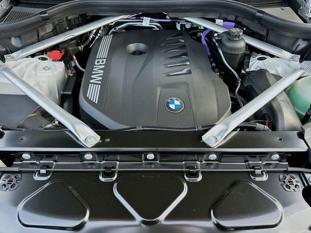 New 2026 White BMW sDrive40i image 23