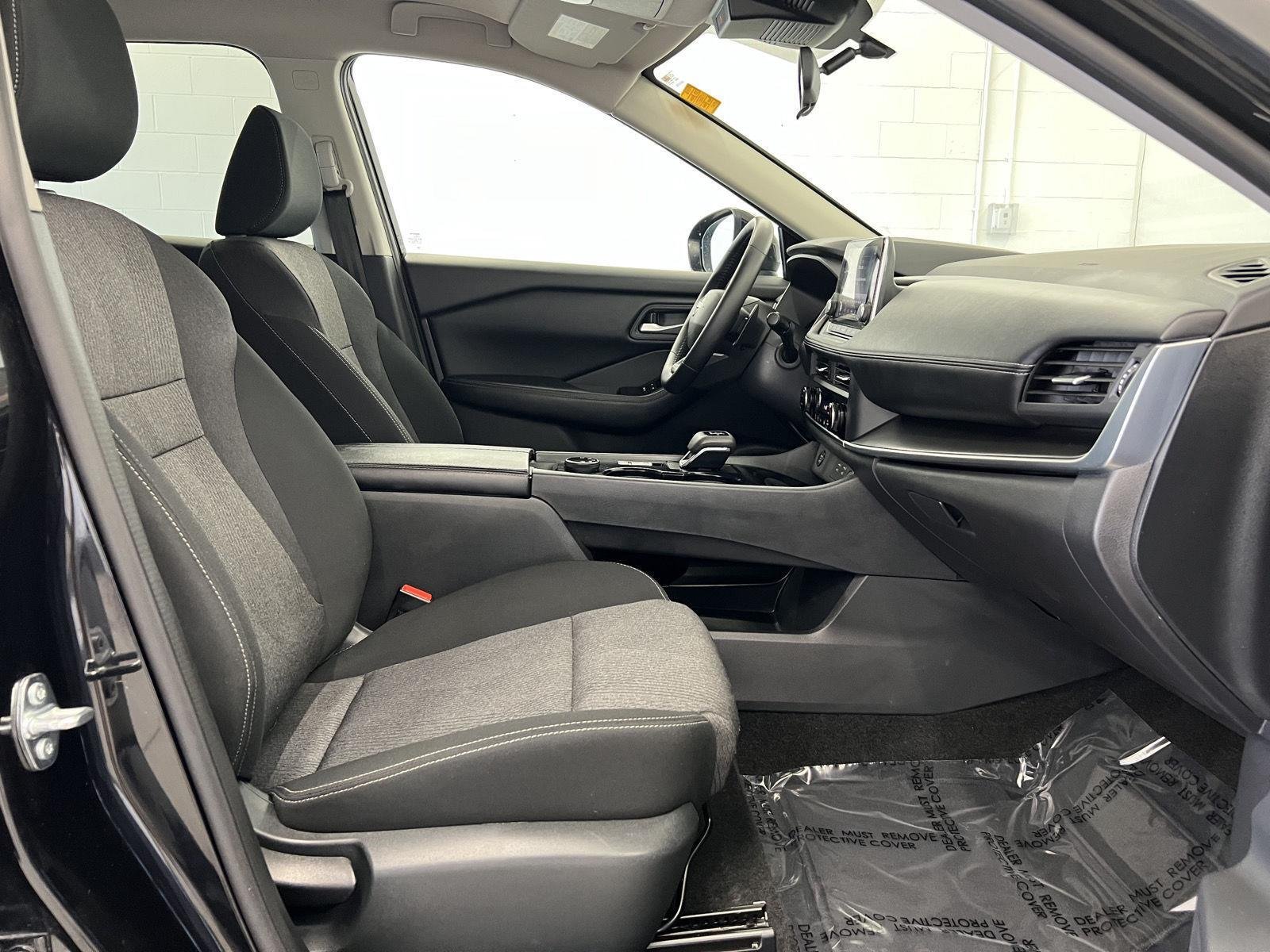 2025 Nissan Rogue SV - Photo 28