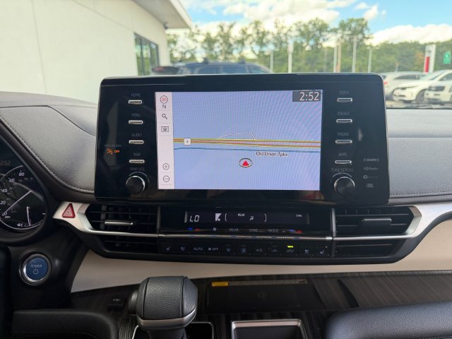 Used 2022 Beige Toyota Platinum image 19