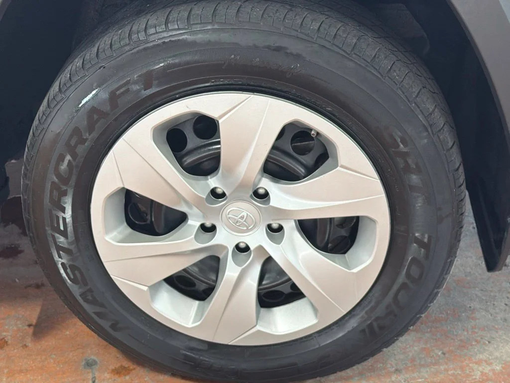 Used 2022 White Toyota LE image 9
