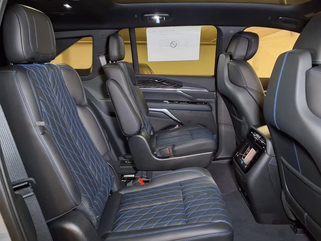 Used 2026 Luna Metallic Cadillac Sport image 7