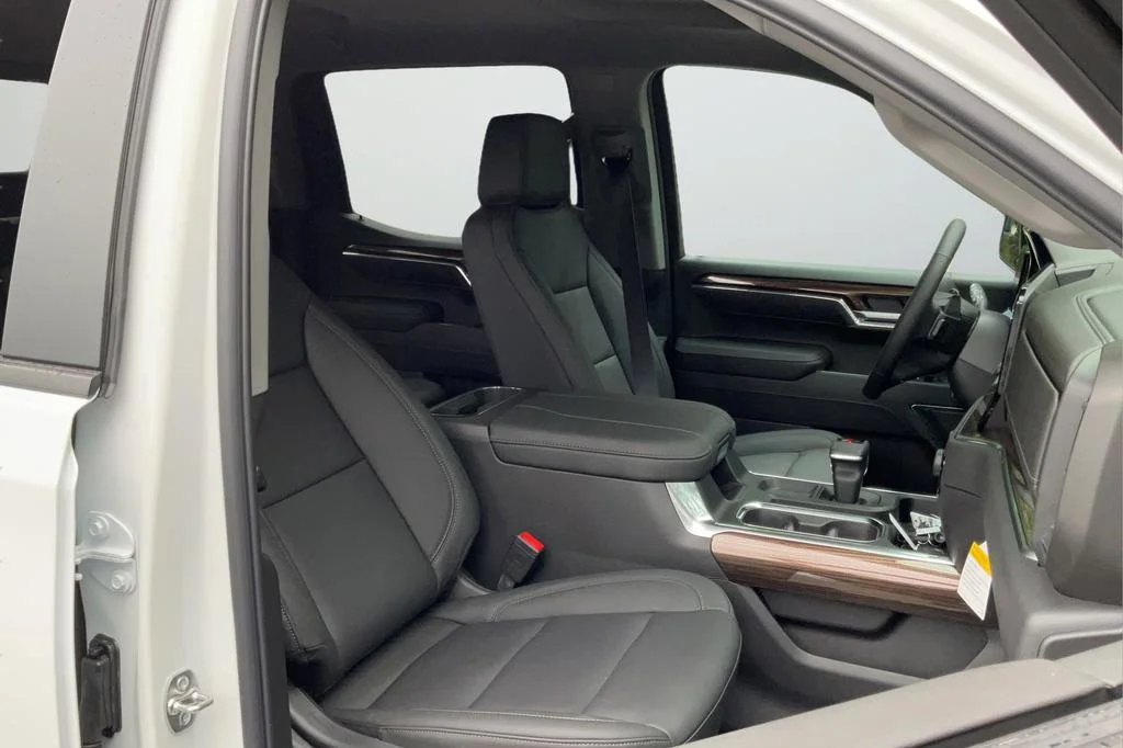 New 2026 Chevrolet Silverado 1500 LT 4D Crew Cab