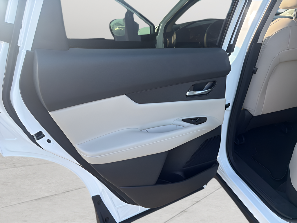 New 2026 White Nissan SL image 18