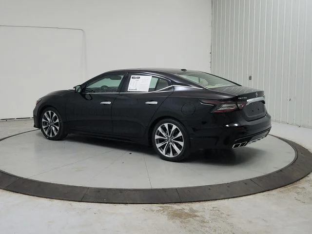 Used 2022 Black Nissan Platinum image 6