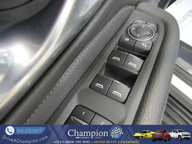 Used 2022 White Frost Tricoat GMC Denali image 27