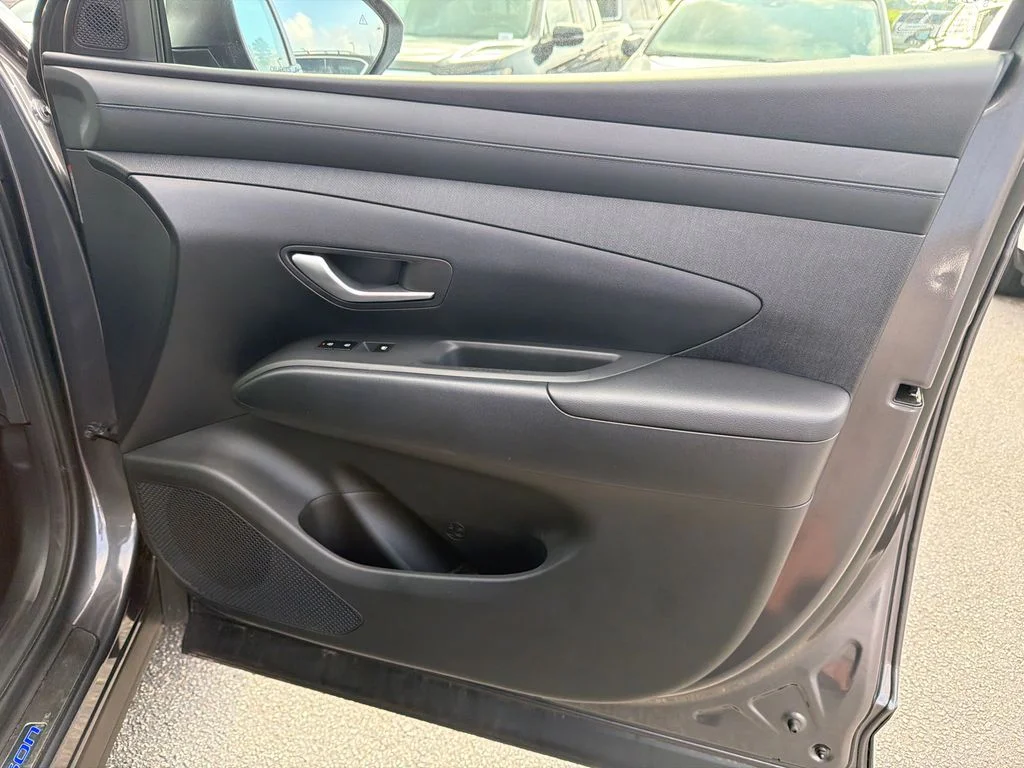 Used 2025 Gray Hyundai SEL Convenience image 14