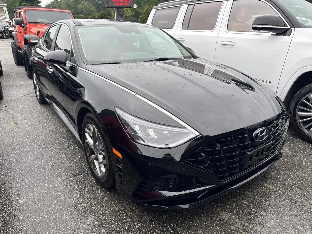Used 2021 Black Hyundai SEL image 2