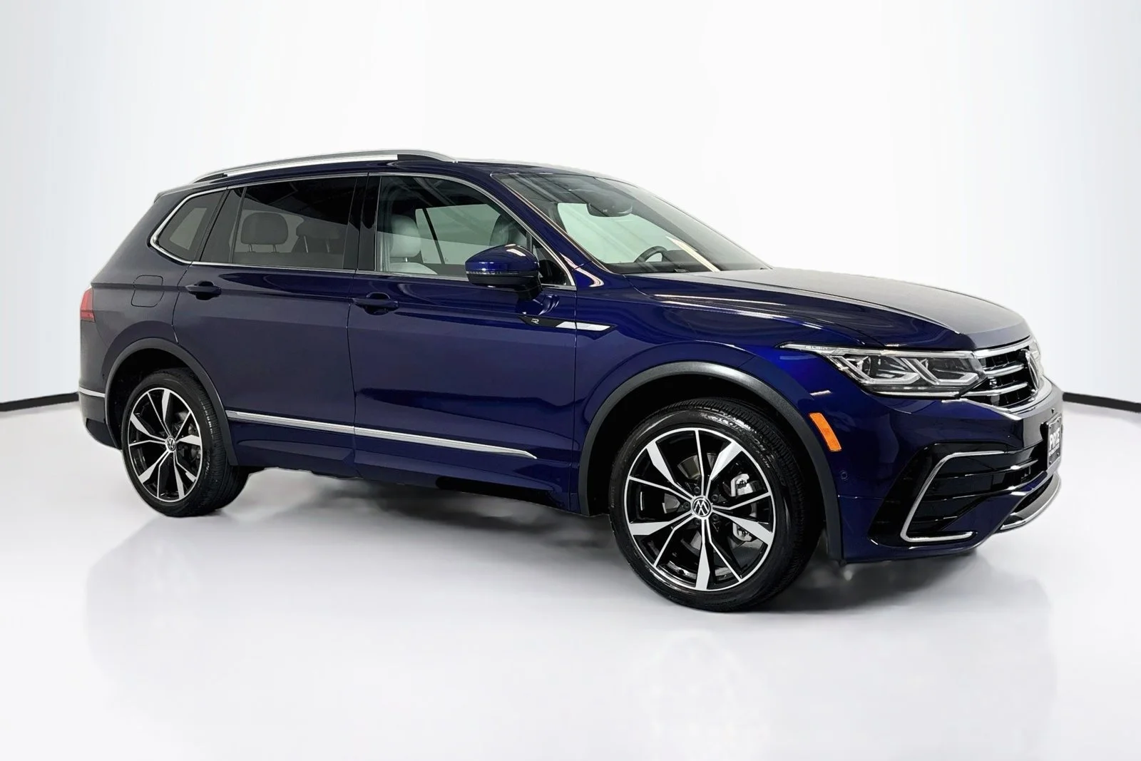 Used 2022 Atlantic Blue Metallic Volkswagen SEL R-Line image 3