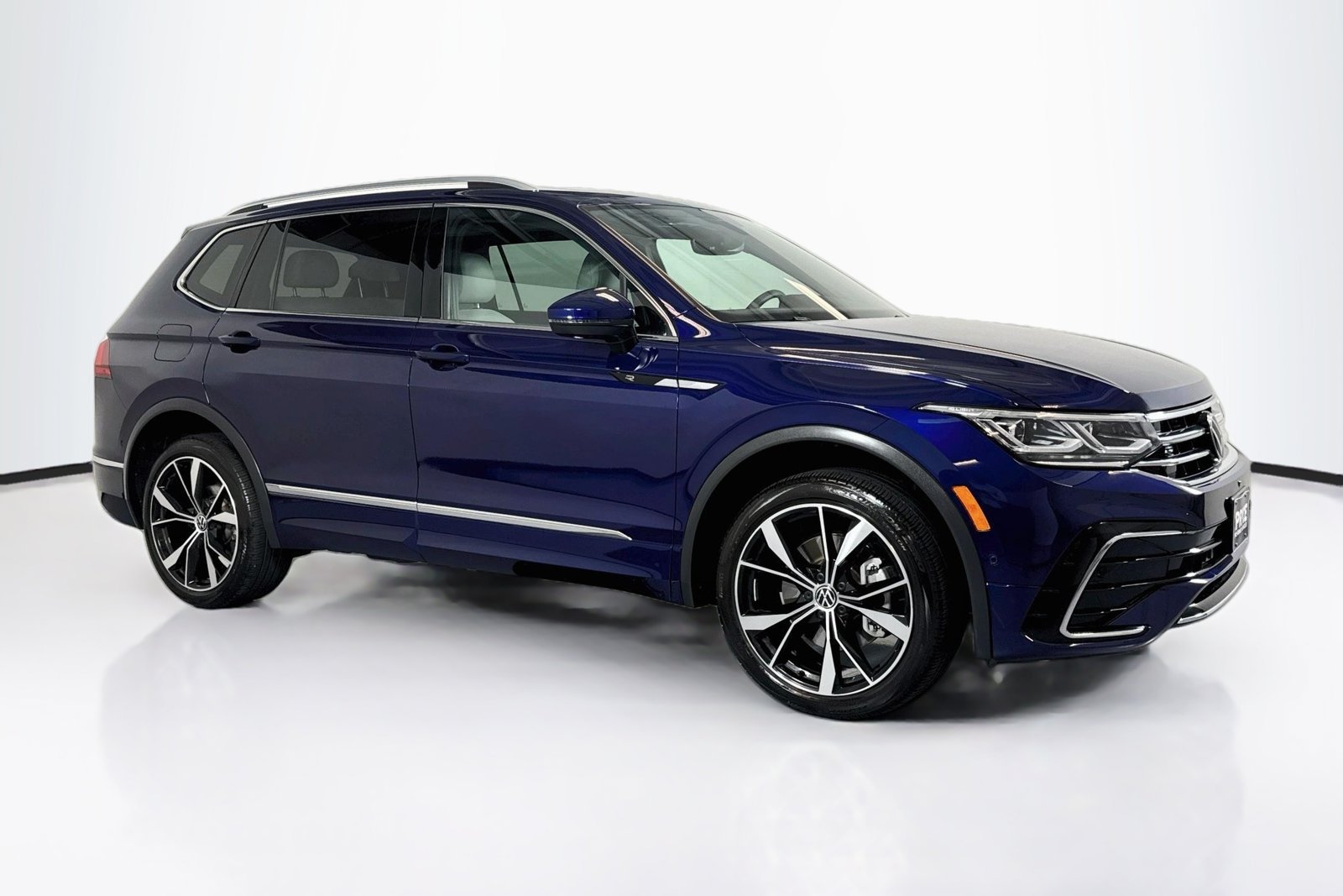 Used 2022 Atlantic Blue Metallic Volkswagen SEL R-Line image 3
