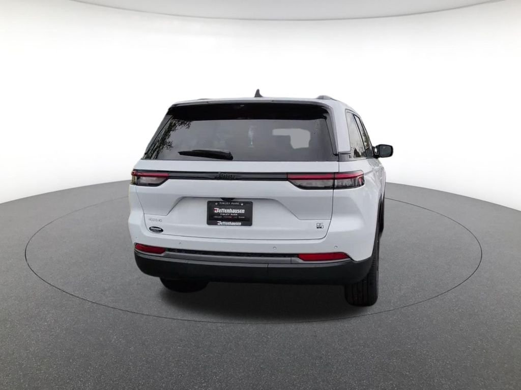 New 2026 Bright White Clear-Coat Exterior Paint Jeep  image 7