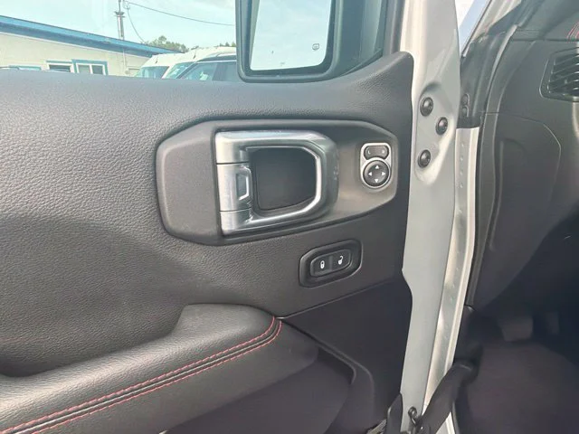 Used 2022 Silver Zynith Clearcoat Jeep Rubicon image 17