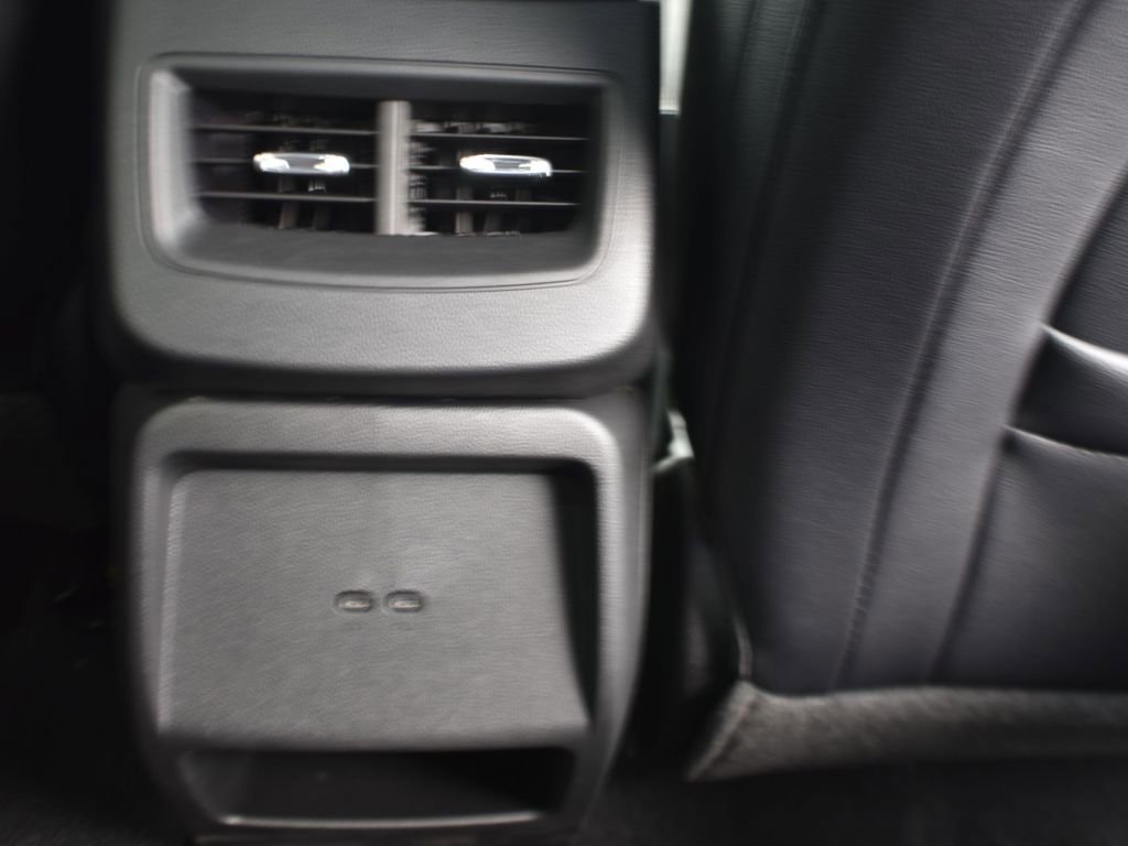 New 2025 Summit White Chevrolet LT image 18