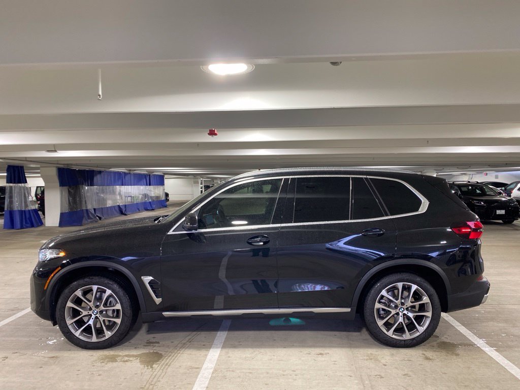 Used 2024 Black Sapphire Metallic BMW xDrive40i image 2