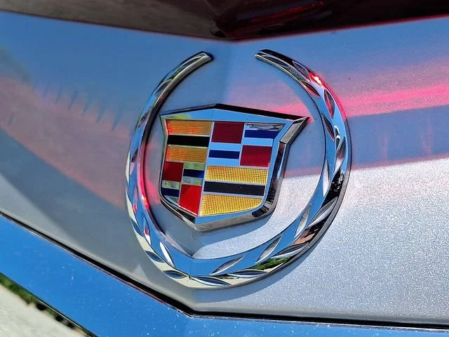 Used 2011 RADIANT SILVER METALLIC Cadillac RWD image 29