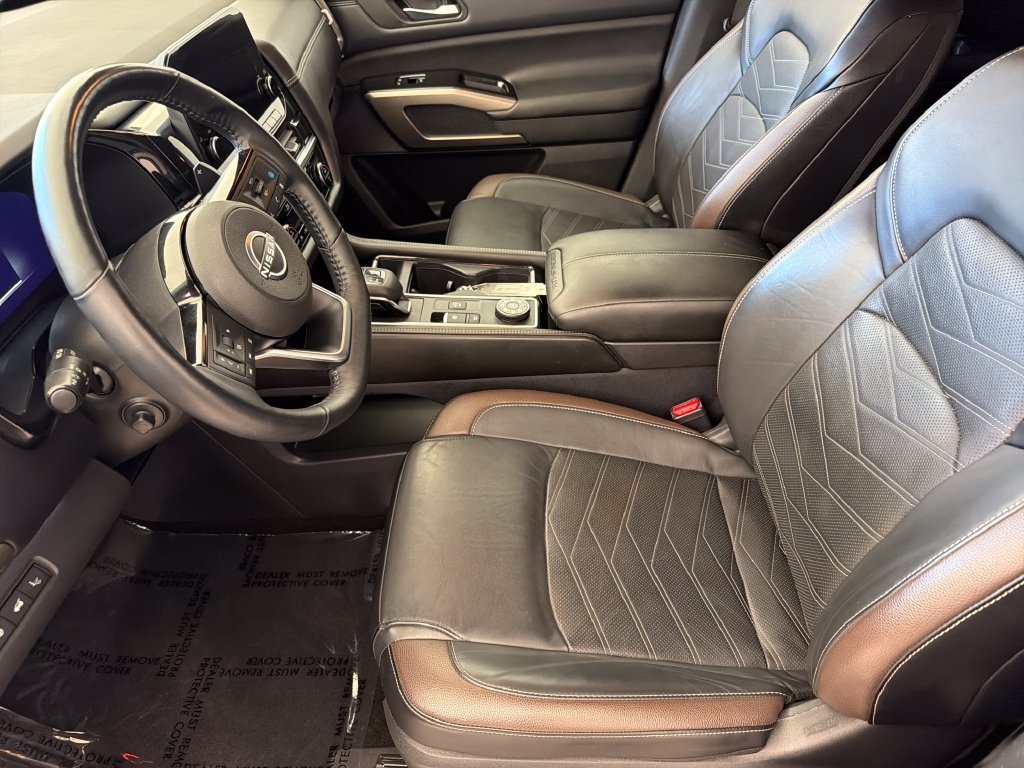 Used 2024 2t Gry Blk Roof Nissan Platinum image 15