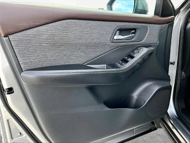 Used 2021 Gun Metallic Nissan SV image 9