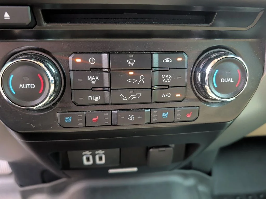 Used 2017  Ford Lariat image 10